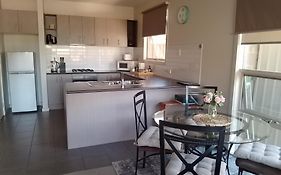 Lovely 2 Bedroom Spa Apartment, Opposite Shepp Lake